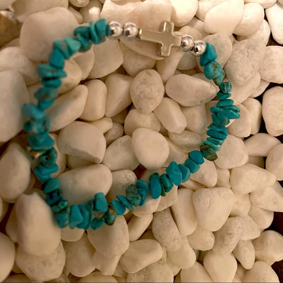 Turquoise cross bracelet ready to be stacked or single worn - Picture 2 of 3